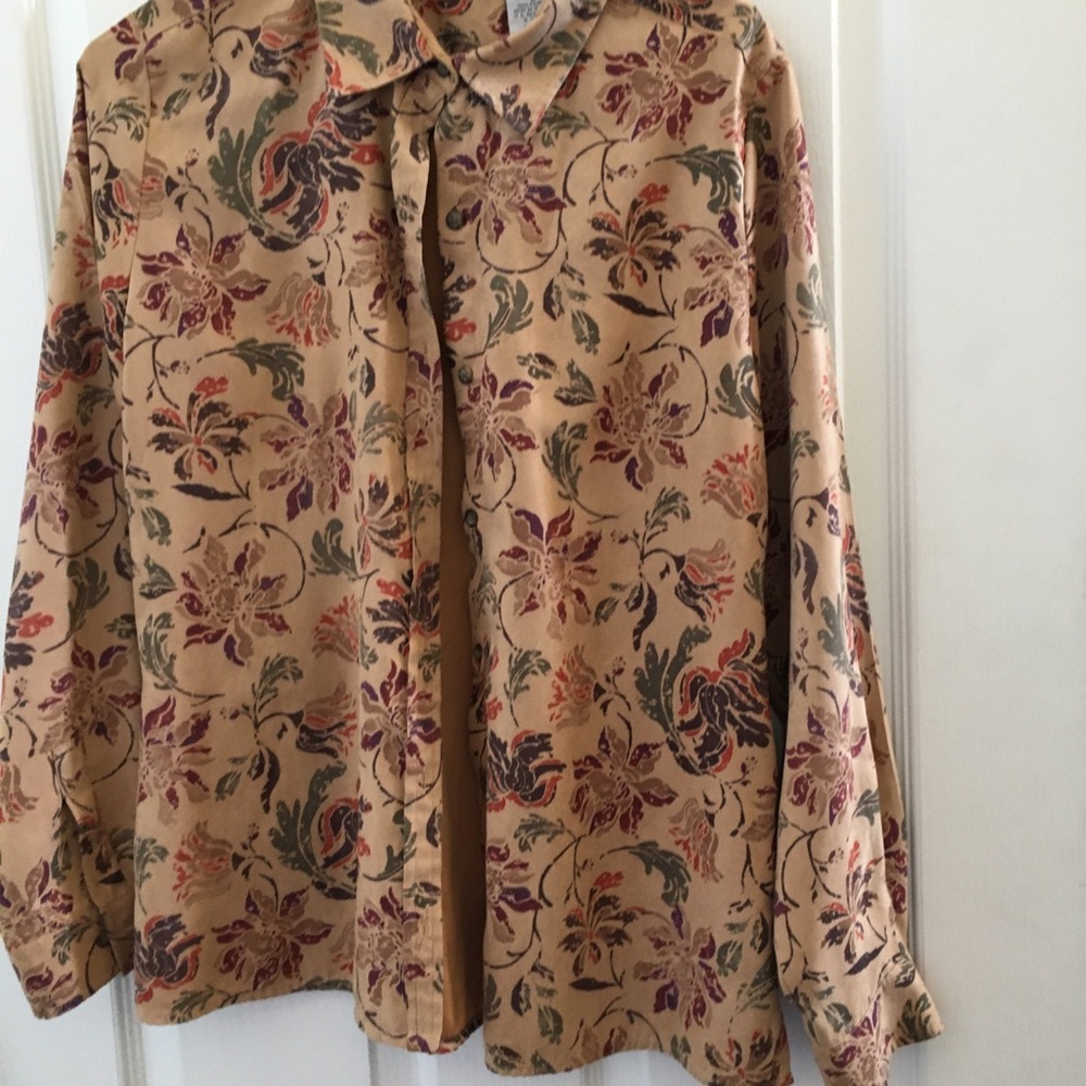FINAL MARKDOWN Ladies white stag blouse medium